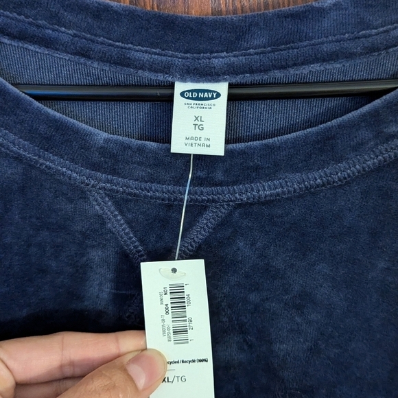 New with Tags Old Navy Dark Blue Velvet Crewneck Lightweight Sweater Size XL - Picture 4 of 6